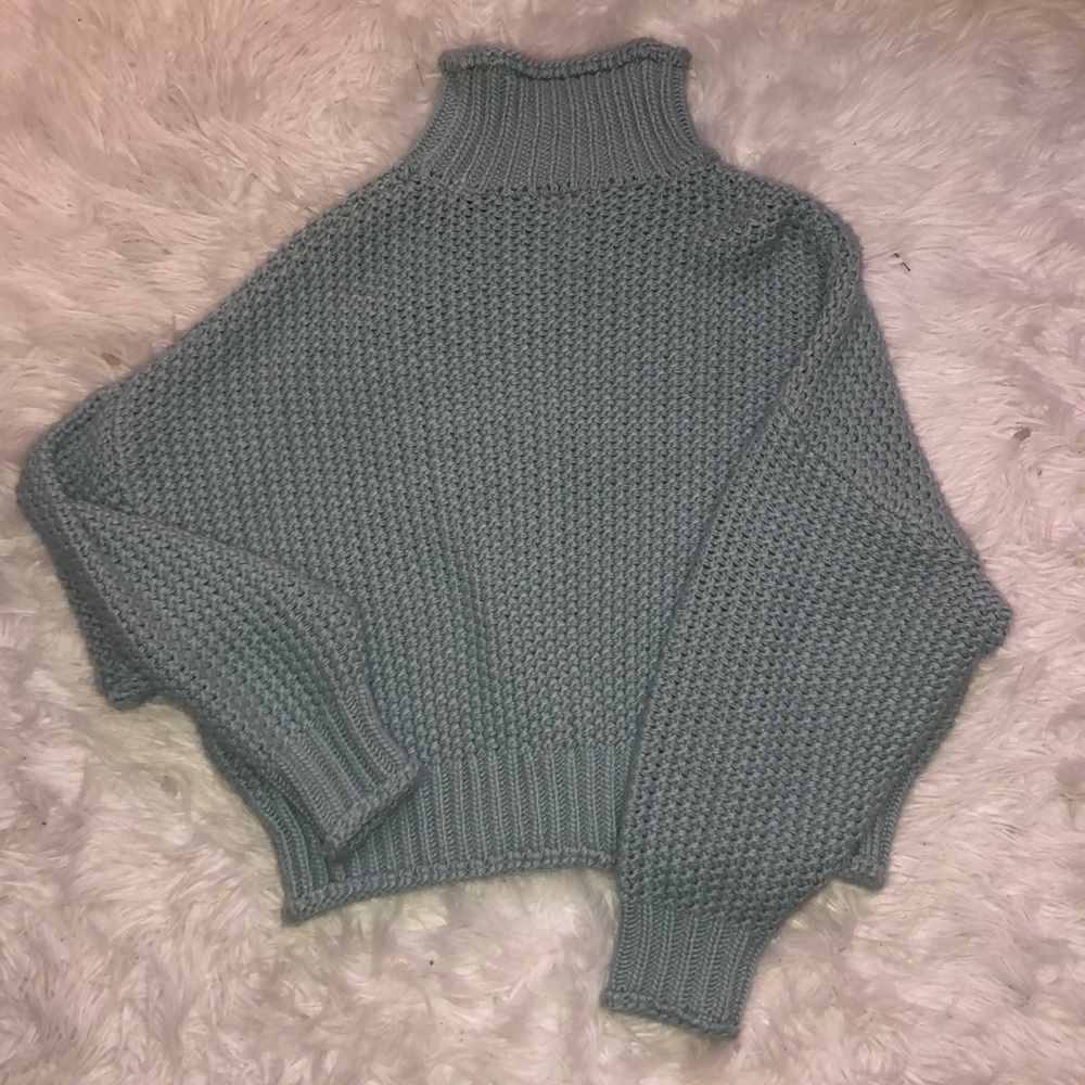 Rib knit oversized sweater.